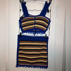 Super cute knit set. Perfect for vacation.
